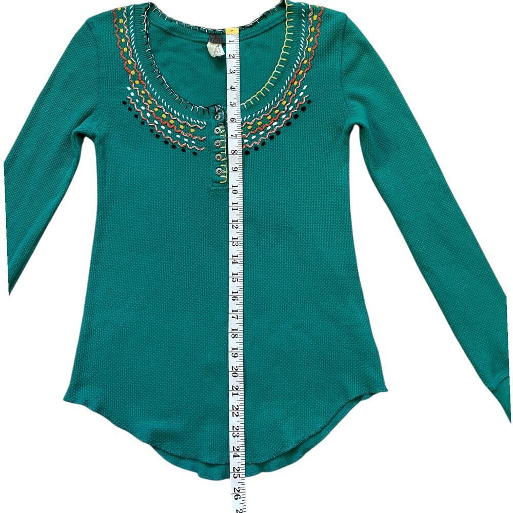 Free People We the Free Embroidered Waffle Henley Green Size M - Picture 9 of 9